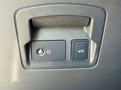 New 2026 Land Rover Range Rover Velar Dynamic SE image 36