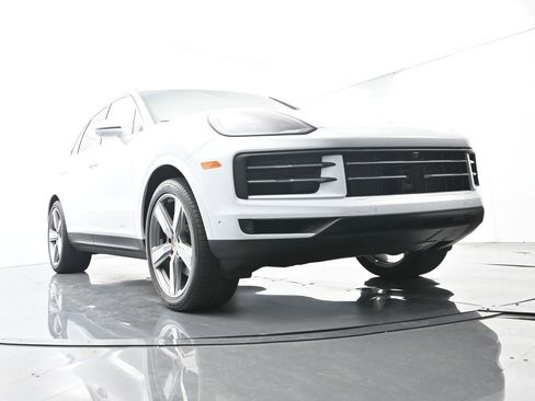 Certified 2025 Porsche Cayenne AWD/4WD image 53