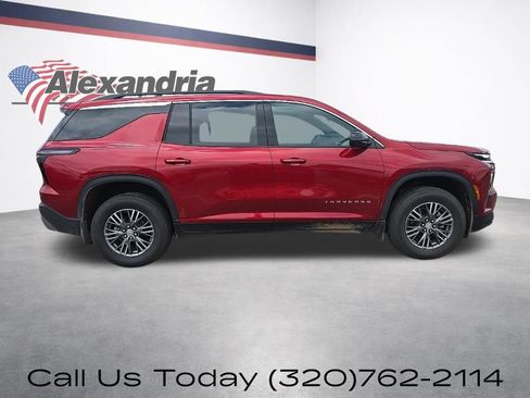 Used 2025 Chevrolet Traverse LT w/ Driver Confidence Package AWD/4WD image 5