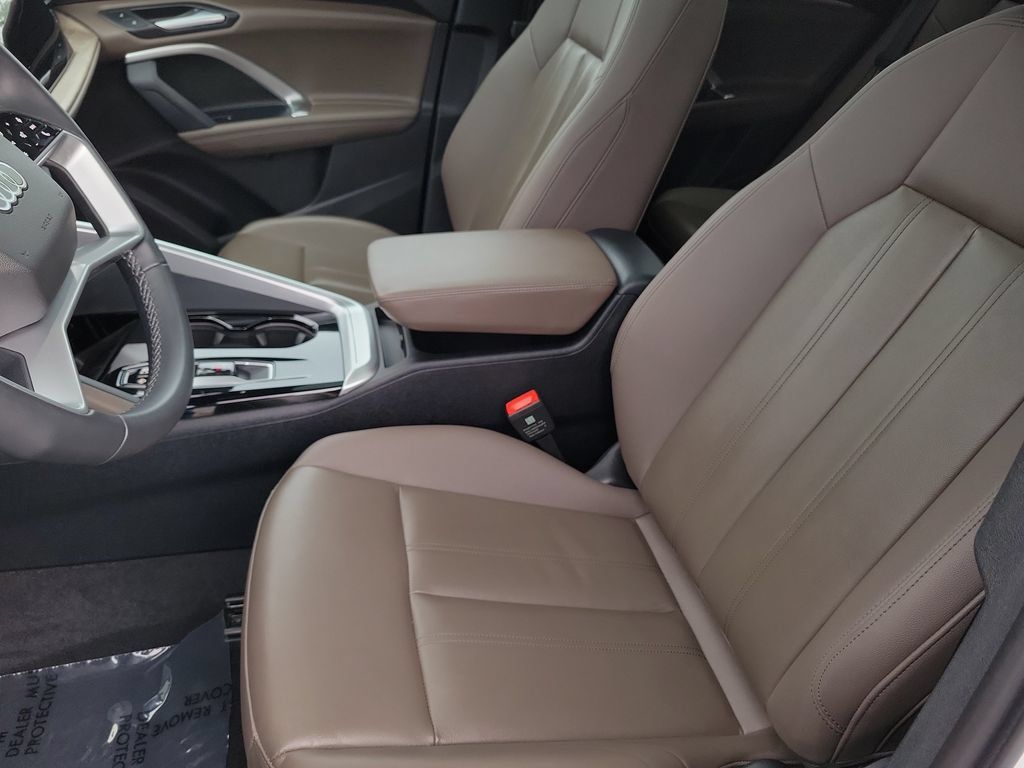 Certified 2025 Audi Q5 Premium w/ Convenience Package AWD/4WD image 17