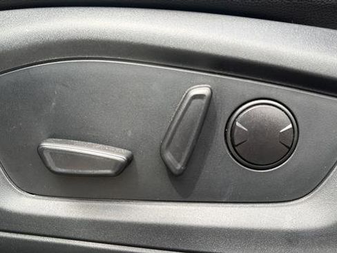 Used 2022 Ford Explorer Limited w/ Equipment Group 301A image 21