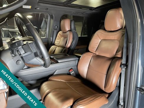 Used 2022 Lincoln Navigator Reserve image 3