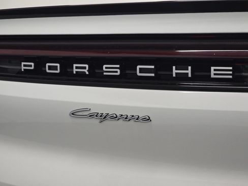 Certified 2025 Porsche Cayenne E-Hybrid Coupe AWD/4WD image 34