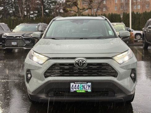 Used 2023 Toyota RAV4 XLE Premium image 8