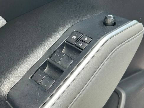 Used 2023 Toyota Highlander LE AWD/4WD image 24