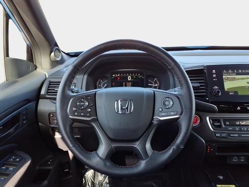 Used 2025 Honda Passport TrailSport image 11