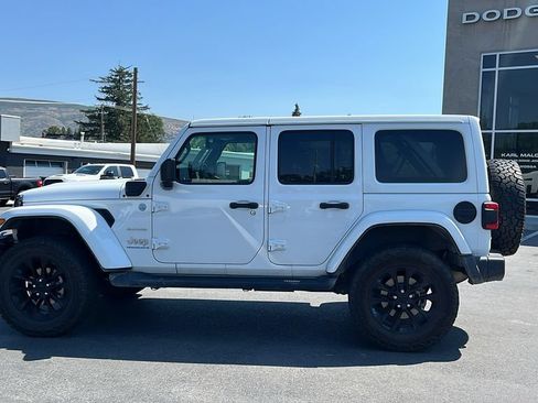 Used 2023 Jeep Wrangler Unlimited Sahara w/ Cold Weather Group AWD/4WD image 8