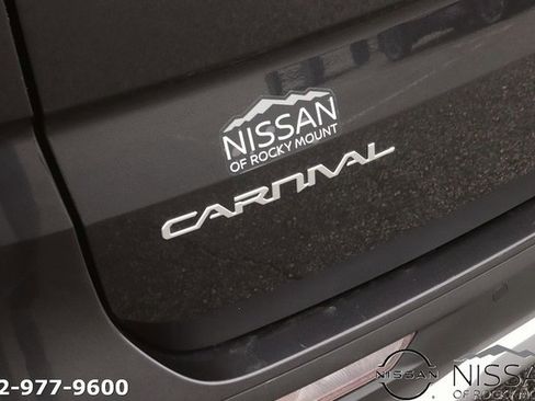 Used 2024 Kia Carnival LX image 9