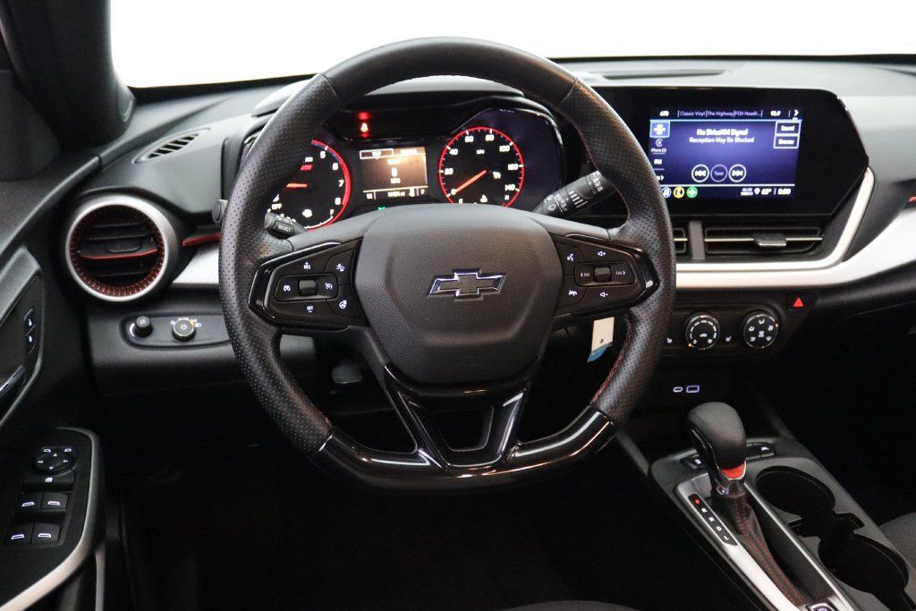 Used 2024 Chevrolet Trax RS w/ Driver Confidence Package FWD image 16