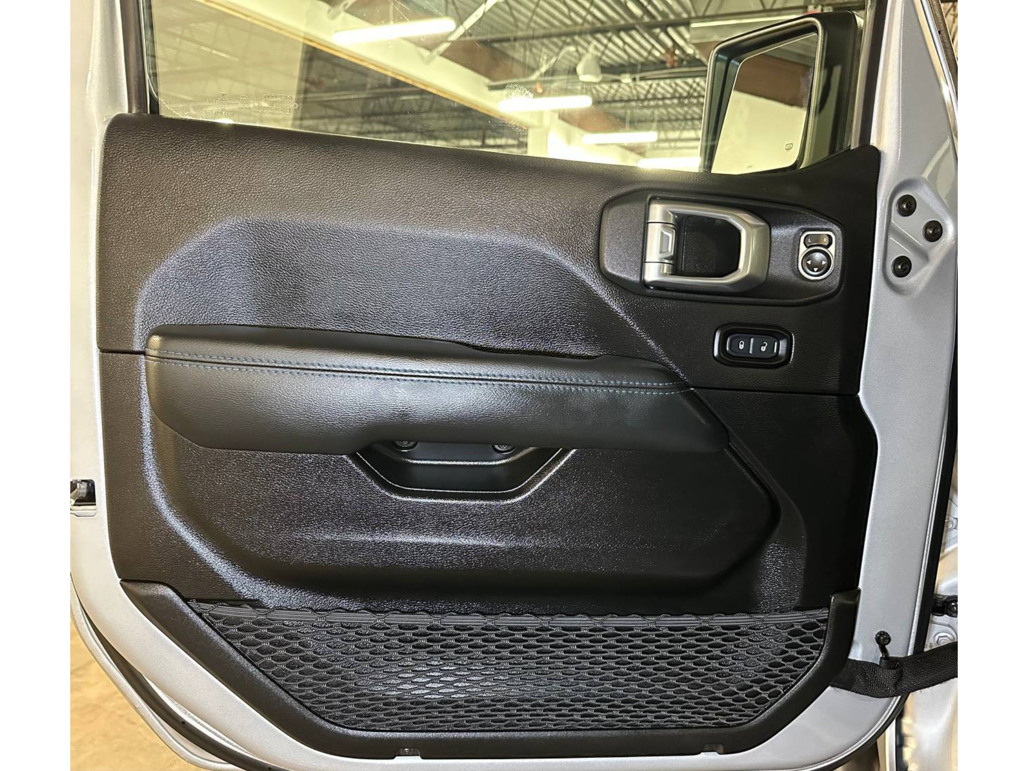 Used 2023 Jeep Wrangler Unlimited Rubicon 4xe w/ Steel Bumper Group AWD/4WD image 18
