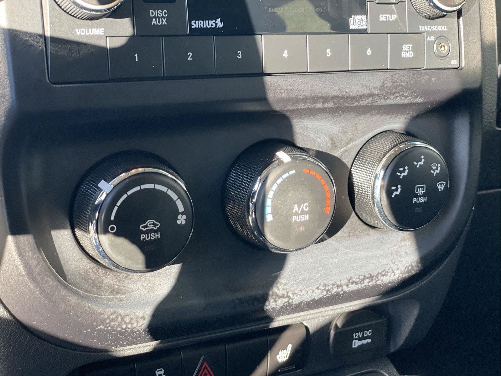 Used 2015 Jeep Patriot Latitude AWD/4WD image 30