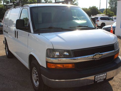 Used 2015 Chevrolet Express 3500 RWD image 3