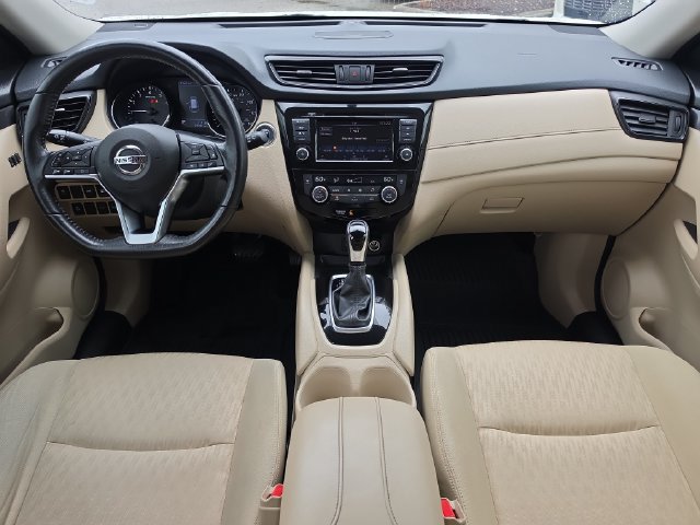 Used 2018 Nissan Rogue SV w/ Sun & Sound Touring Package FWD image 13