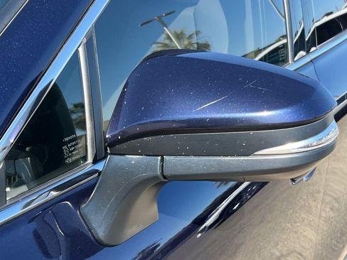 Used 2021 Toyota Venza LE AWD/4WD image 12