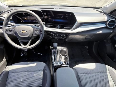 Used 2026 Chevrolet Trax LT FWD image 8