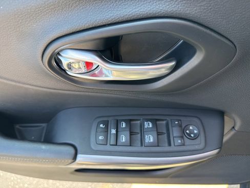 Used 2022 Jeep Cherokee Latitude Lux image 24