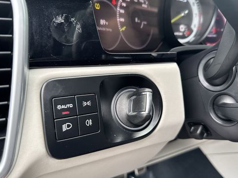 Used 2023 Porsche Cayenne Turbo S image 22