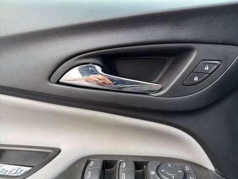 Used 2023 Chevrolet Equinox LS image 16