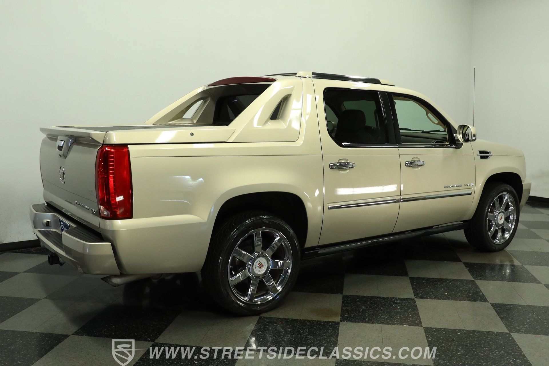 Used 2007 Cadillac Escalade EXT w/ Information Package AWD/4WD image 12