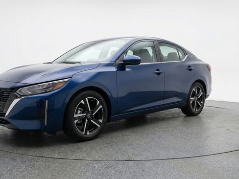 Used 2025 Nissan Sentra SV image 3