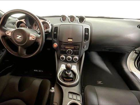 Used 2014 Nissan 370Z Coupe RWD image 20