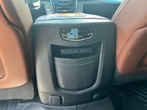 Used 2018 Cadillac Escalade Premium Luxury AWD/4WD image 18