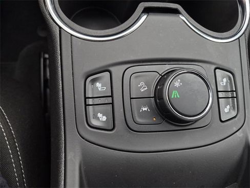 Used 2024 GMC Terrain SLE w/ Driver Convenience Package image 37