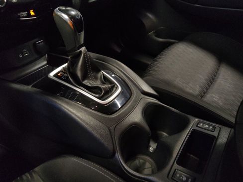 Used 2018 Nissan Rogue SV FWD image 26