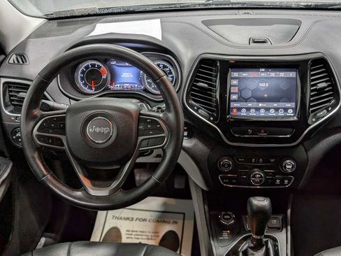 Used 2019 Jeep Cherokee Limited AWD/4WD image 6