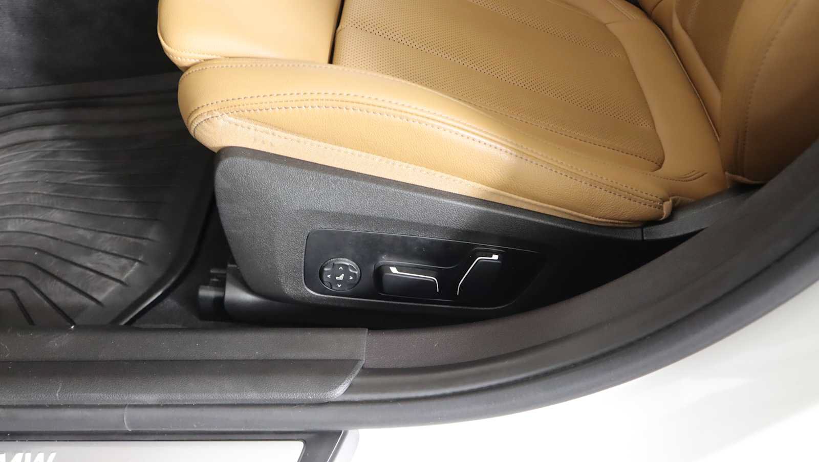 Used 2024 BMW 330e xDrive w/ Convenience Package AWD/4WD image 17