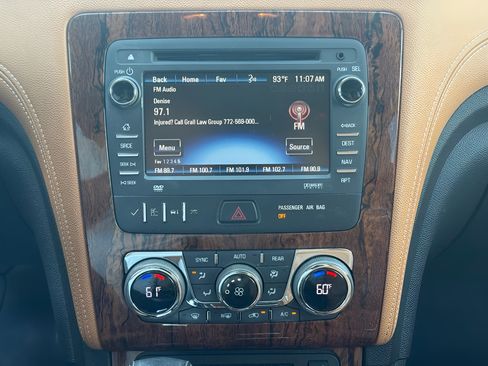 Used 2014 Chevrolet Traverse LT FWD image 18