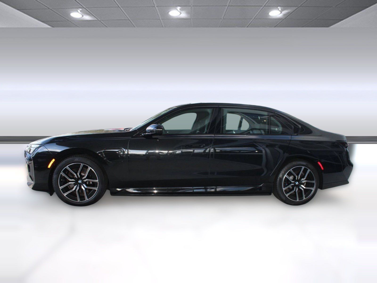 Used 2026 BMW 750e xDrive AWD/4WD image 2