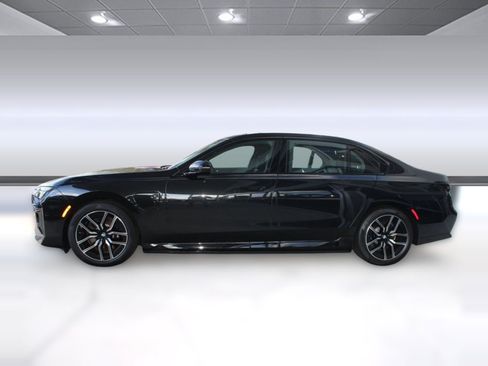 Used 2026 BMW 750e xDrive AWD/4WD image 2