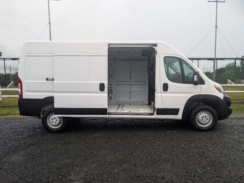 Used 2026 RAM ProMaster 2500 w/ Convenience Group FWD image 5