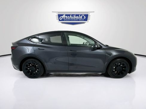 Used 2024 Tesla Model Y Long Range AWD/4WD image 8
