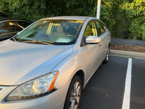 Used 2015 Nissan Sentra SV FWD image 8