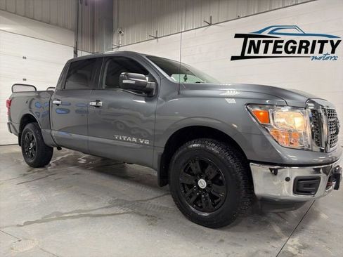 Used 2018 Nissan Titan SV w/ SV Convenience Package image 1