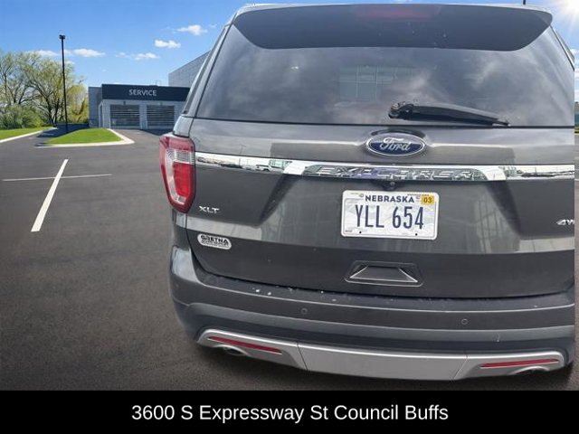 Used 2017 Ford Explorer XLT w/ Equipment Group 202A AWD/4WD image 9