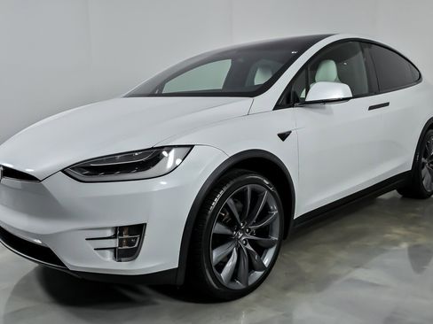 Used 2018 Tesla Model X 75D image 6