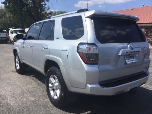 Used 2019 Toyota 4Runner SR5 AWD/4WD image 4