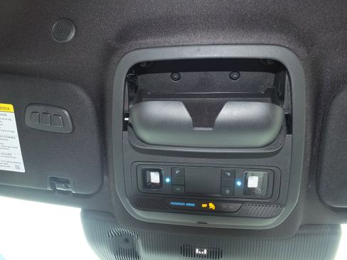 Used 2025 Ford Explorer ST-Line w/ ST-Line Street Pack AWD/4WD image 30