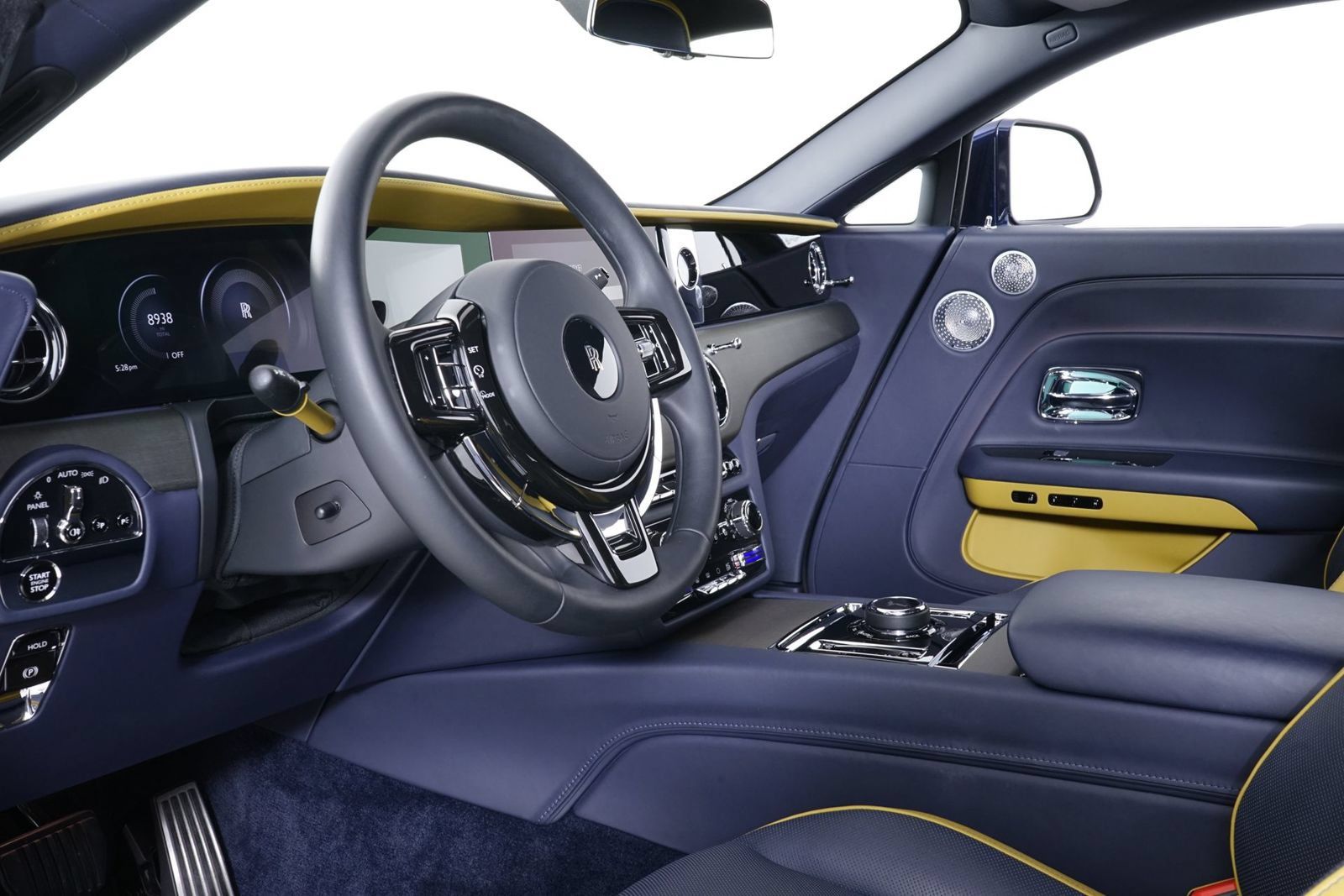 Used 2025 Rolls-Royce Spectre w/ Leather Finishing Pack AWD/4WD image 4