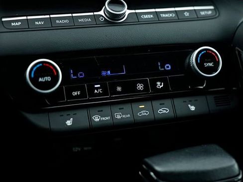 Used 2025 Hyundai Elantra SEL image 39