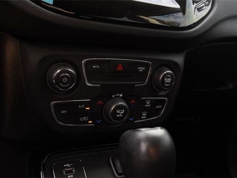 Certified 2020 Jeep Compass Latitude image 23