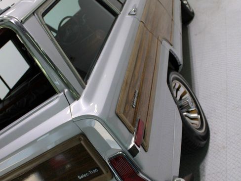 Used 1986 Jeep Grand Wagoneer image 13