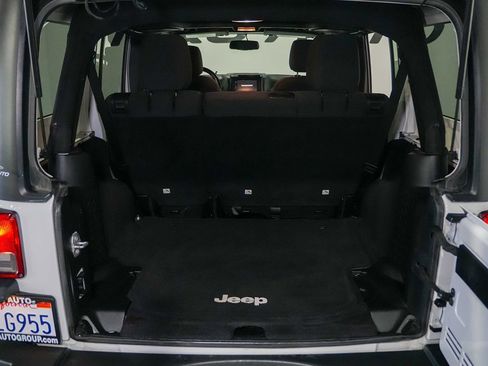 Used 2015 Jeep Wrangler Unlimited Sport w/ Quick Order Package 24S AWD/4WD image 24