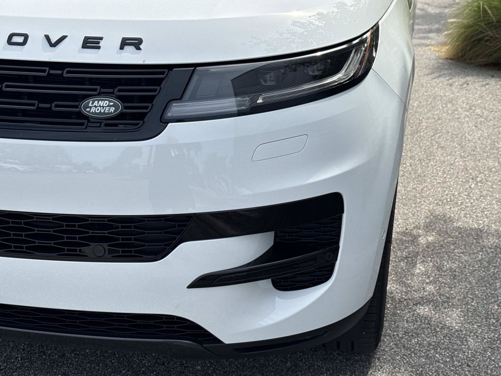 Certified 2025 Land Rover Range Rover Sport SE AWD/4WD image 9