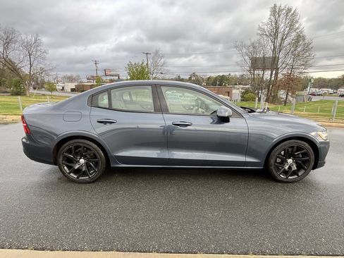 Used 2019 Volvo S60 T5 Momentum w/ Premium Package image 10