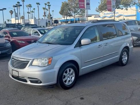 Used 2012 Chrysler Town & Country Touring FWD image 2