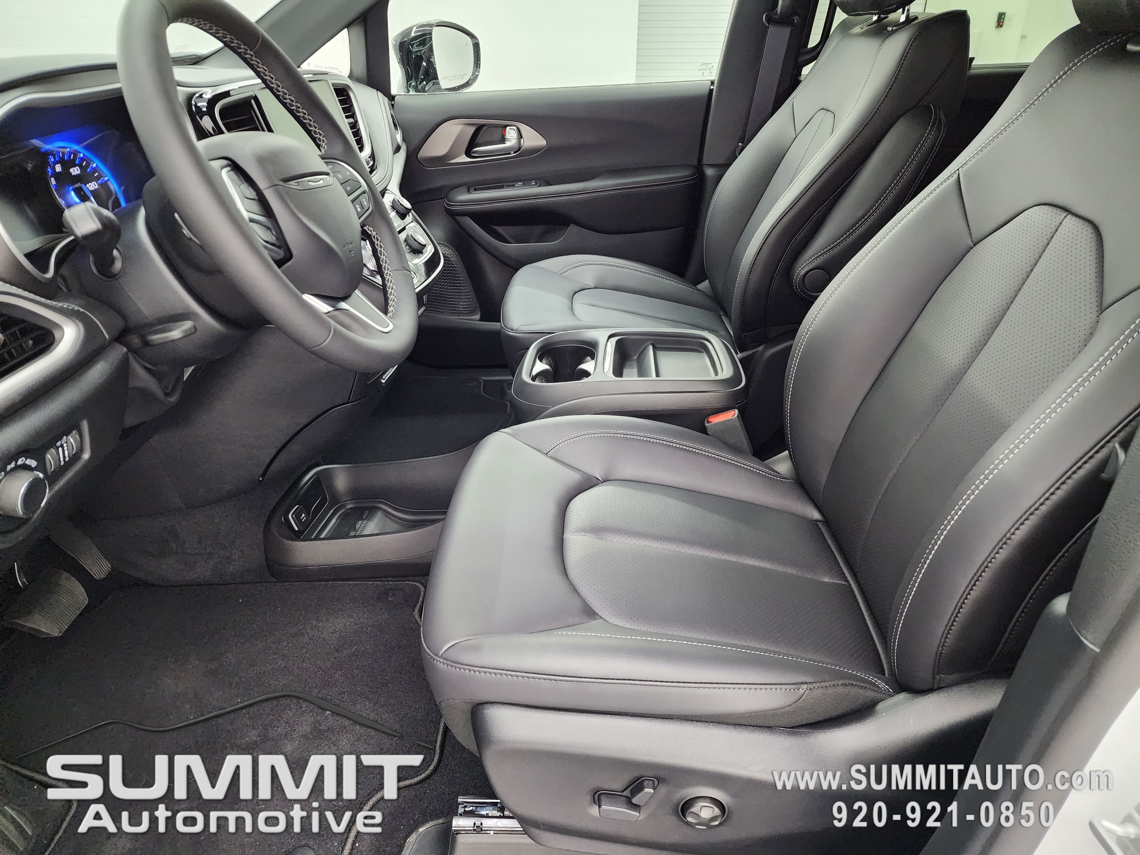 New 2027 Chrysler Pacifica Select w/ Family Tech Group AWD/4WD image 8